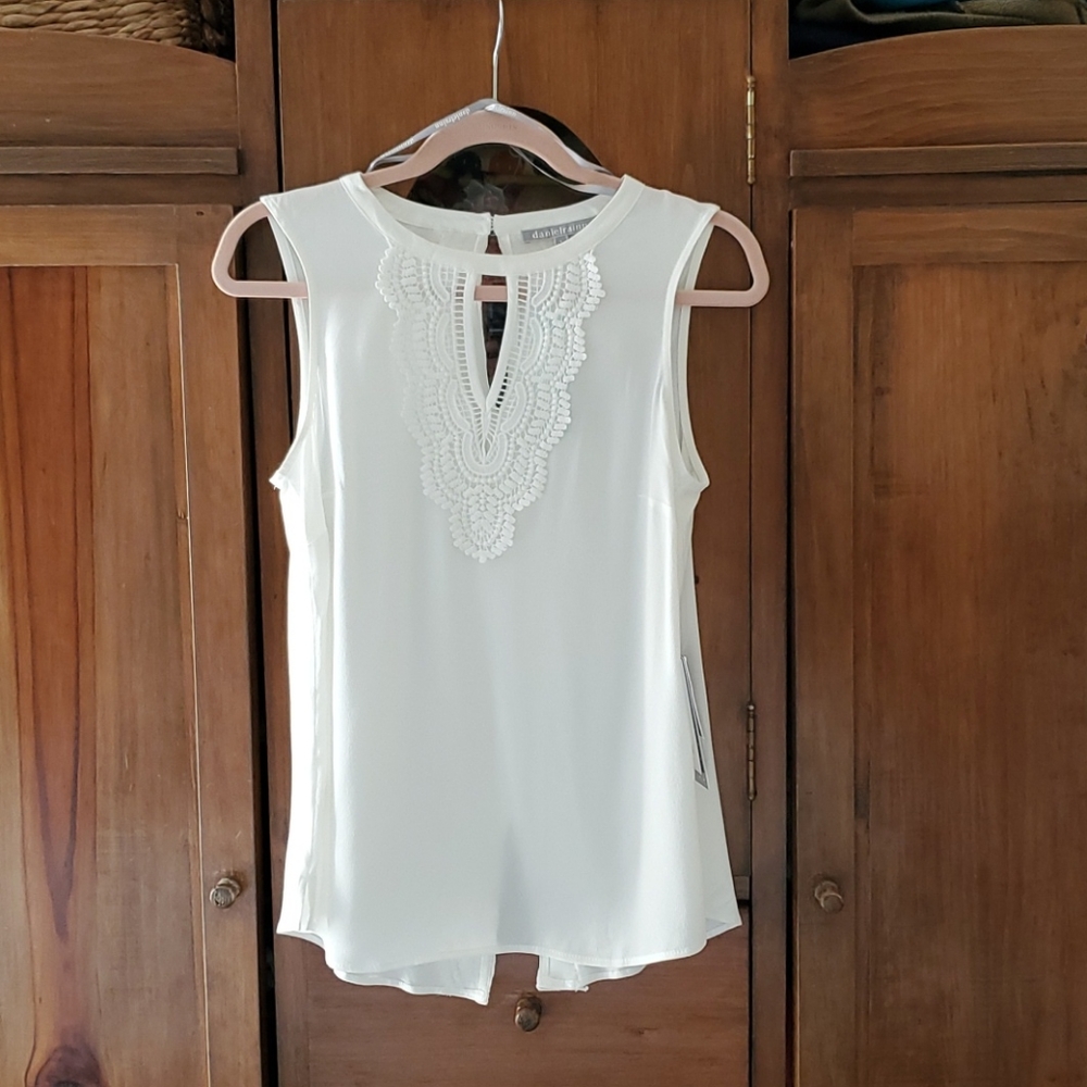 NWT Daniel Rainn Quin Keyhole Crochet Top - S